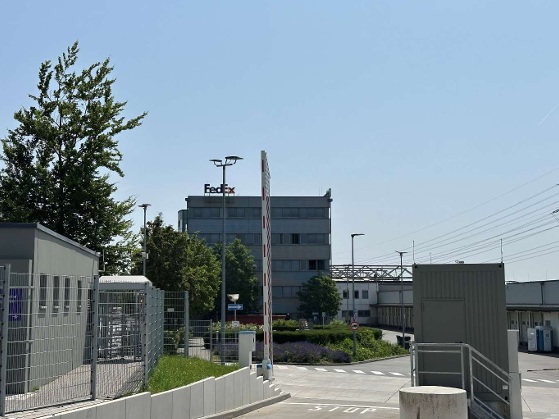 Schadensanalyse an Flachdach einer Industriehalle mit 10.000 m² – Gutachten und Sanierungskonzept durch Sachverständigen